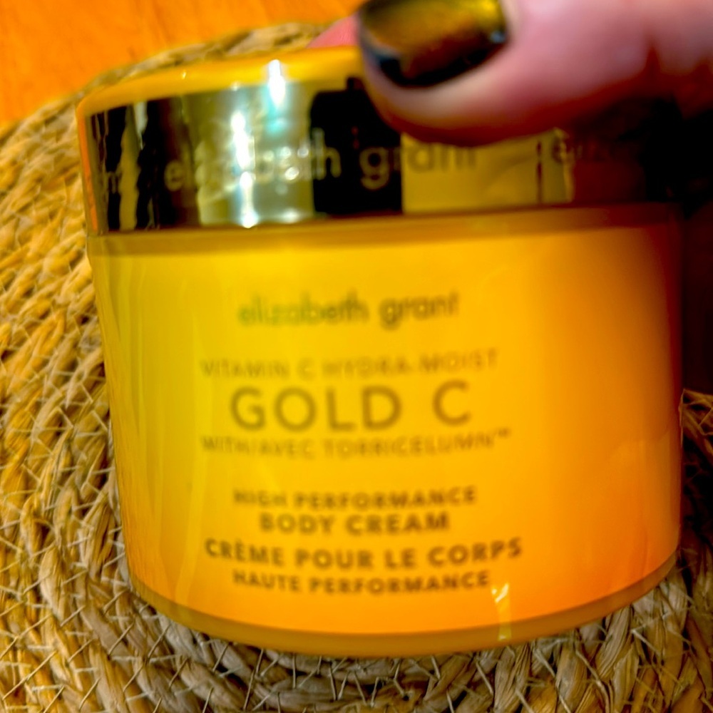 Body cream 400ml  Luxurious and ultra hydrating.